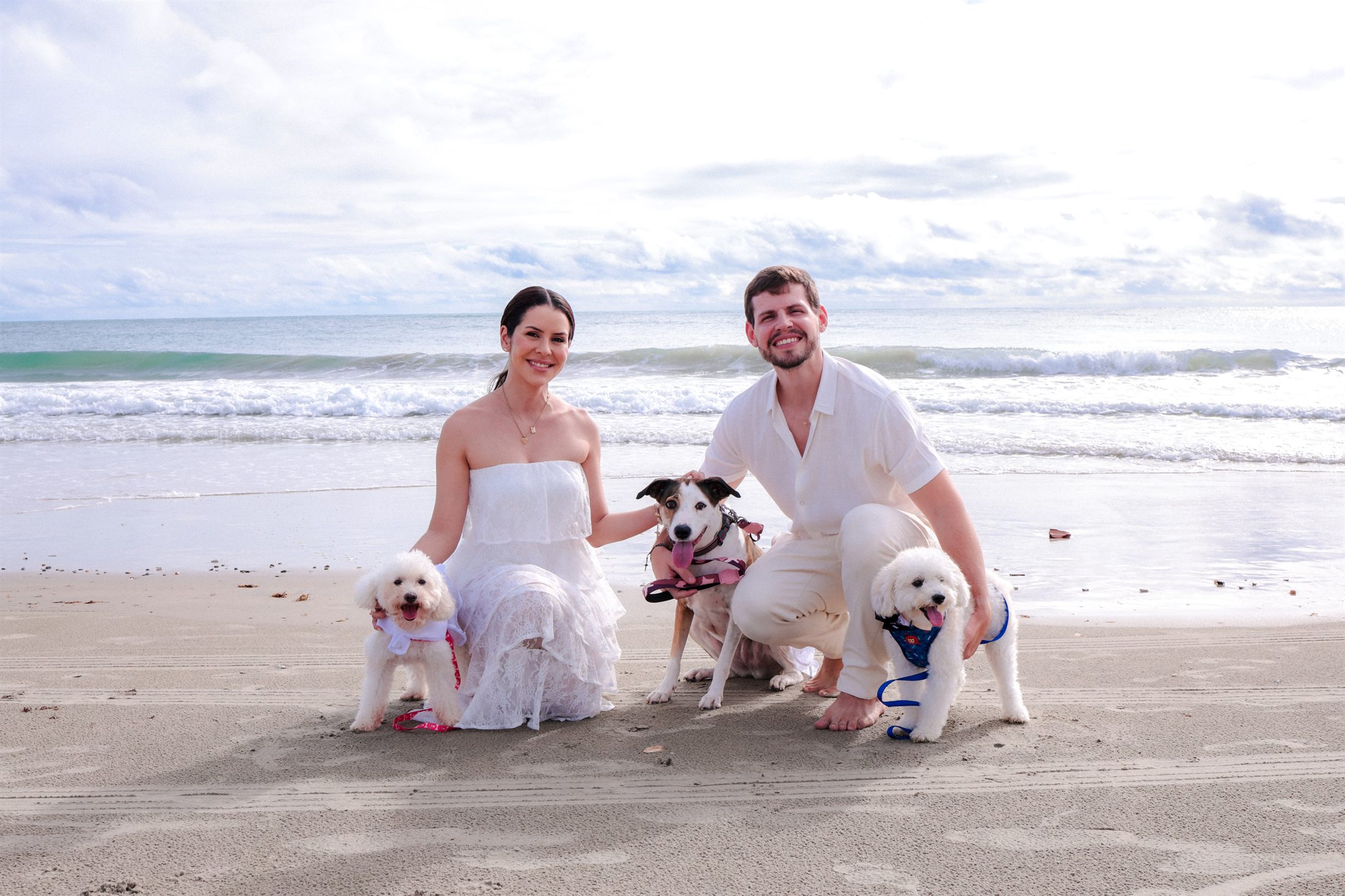 Ary e Érico na praia com Amy, Pitika e Bartho